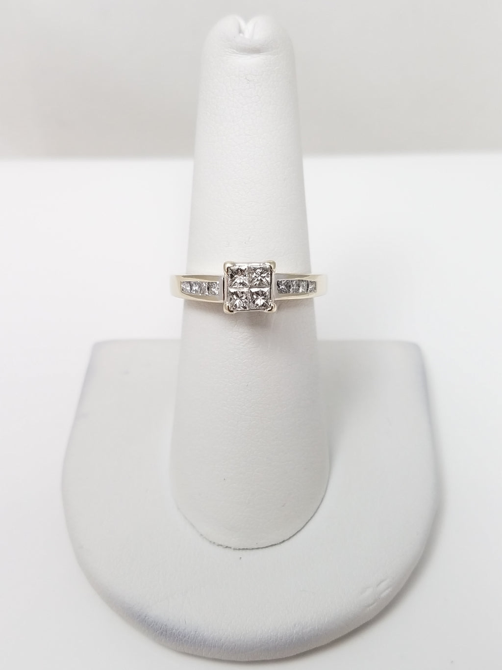 Glamorous 14k White Gold 0.50ctw Natural Diamond Engagement Ring