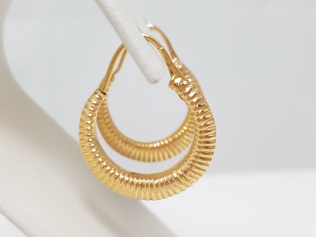 Cute 18k Yellow Gold Hollow Corrugated Hoop Earrings