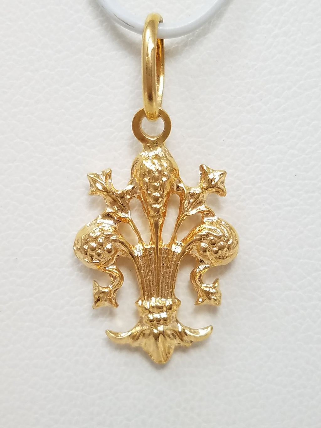 Dainty 18k Yellow Gold Fleur De Lis Design Pendant