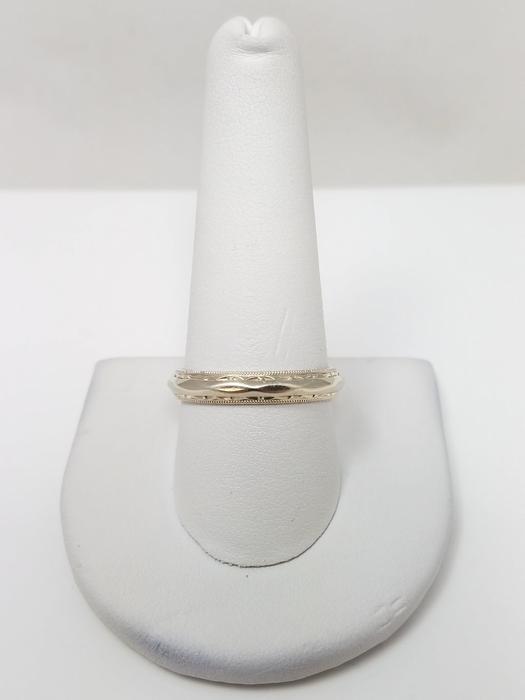 Gorgeous Vintage 14k White Gold Decorative Wedding Ring Band