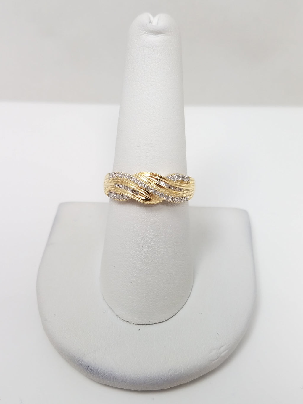 Dazzling 14k Yellow Gold Natural Diamond Ring Band