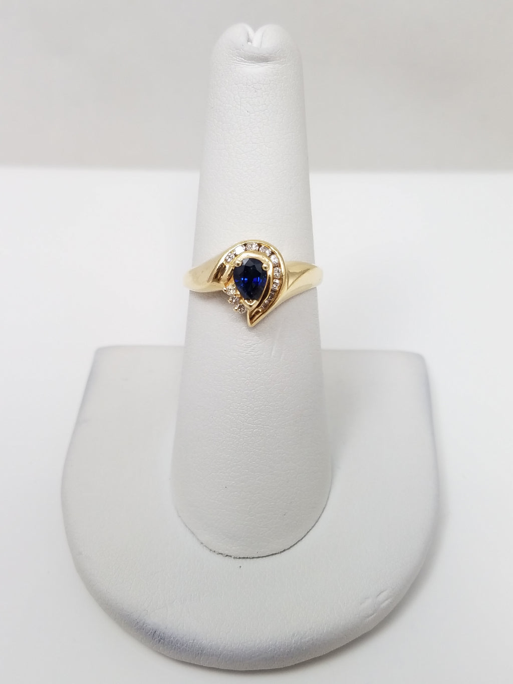 Precious 14k Yellow Gold Natural Sapphire Diamond Ring