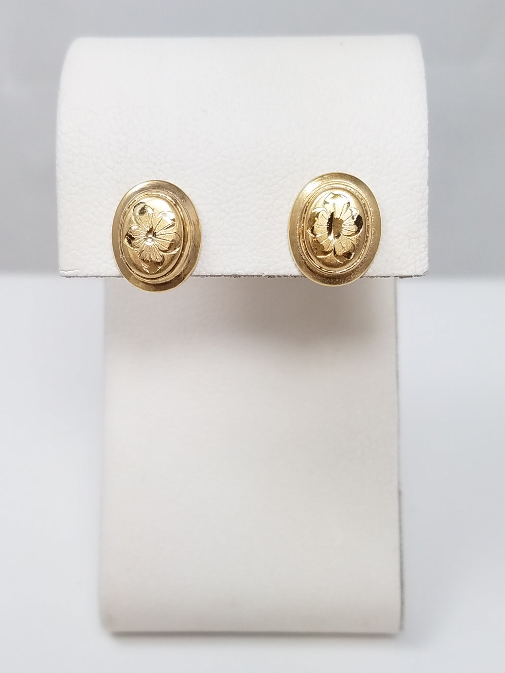 Petite 14k Yellow Gold Diamond Cut Flower Earrings