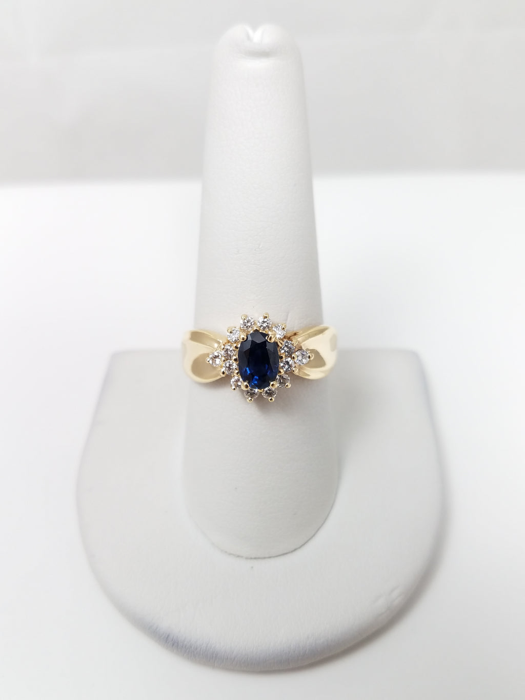 Spiffy 14k Yellow Gold Natural Sapphire Diamond Ring