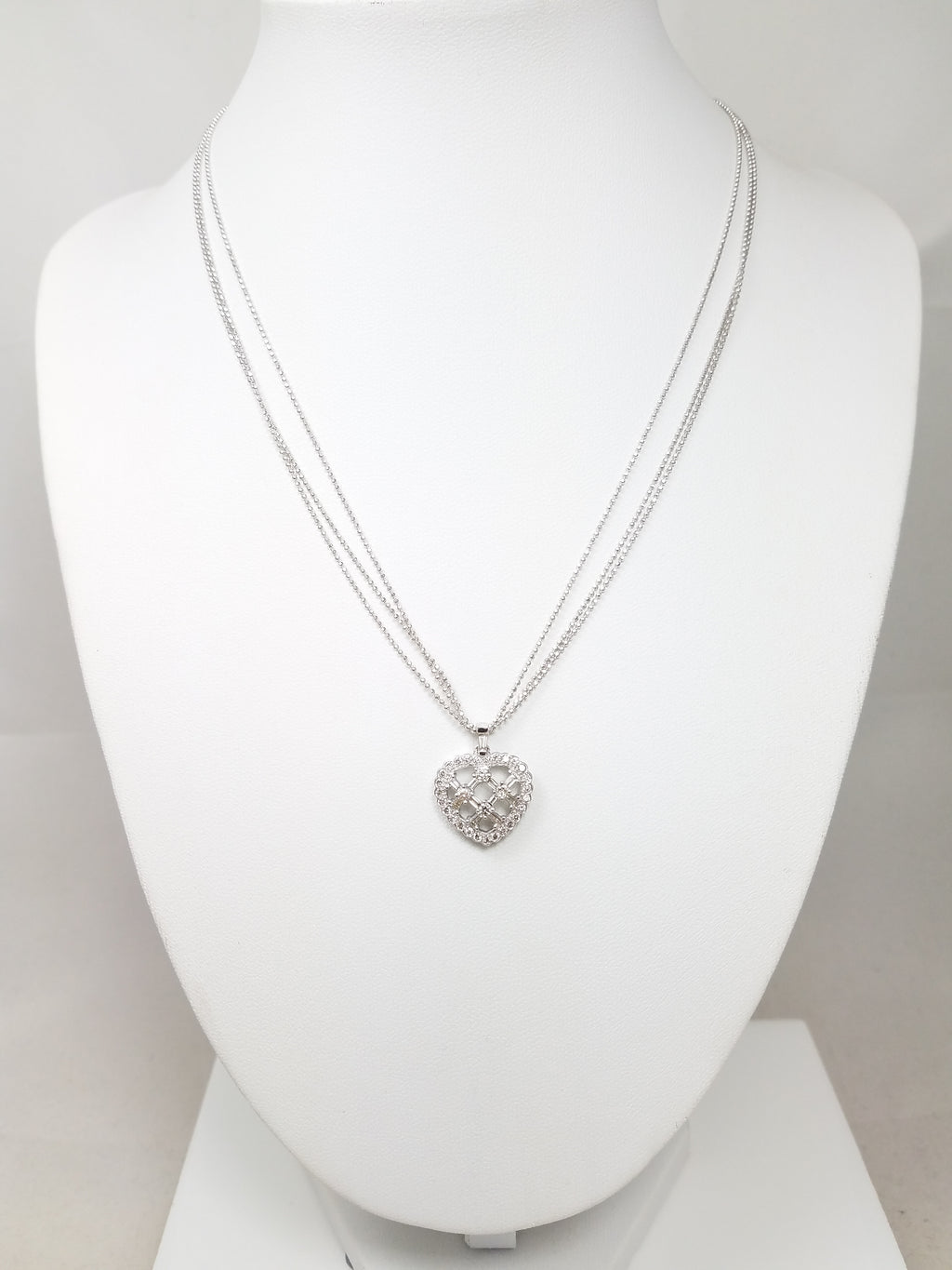 Sophisticated 16" 14k White Gold Natural Diamond Heart Pendant Necklace
