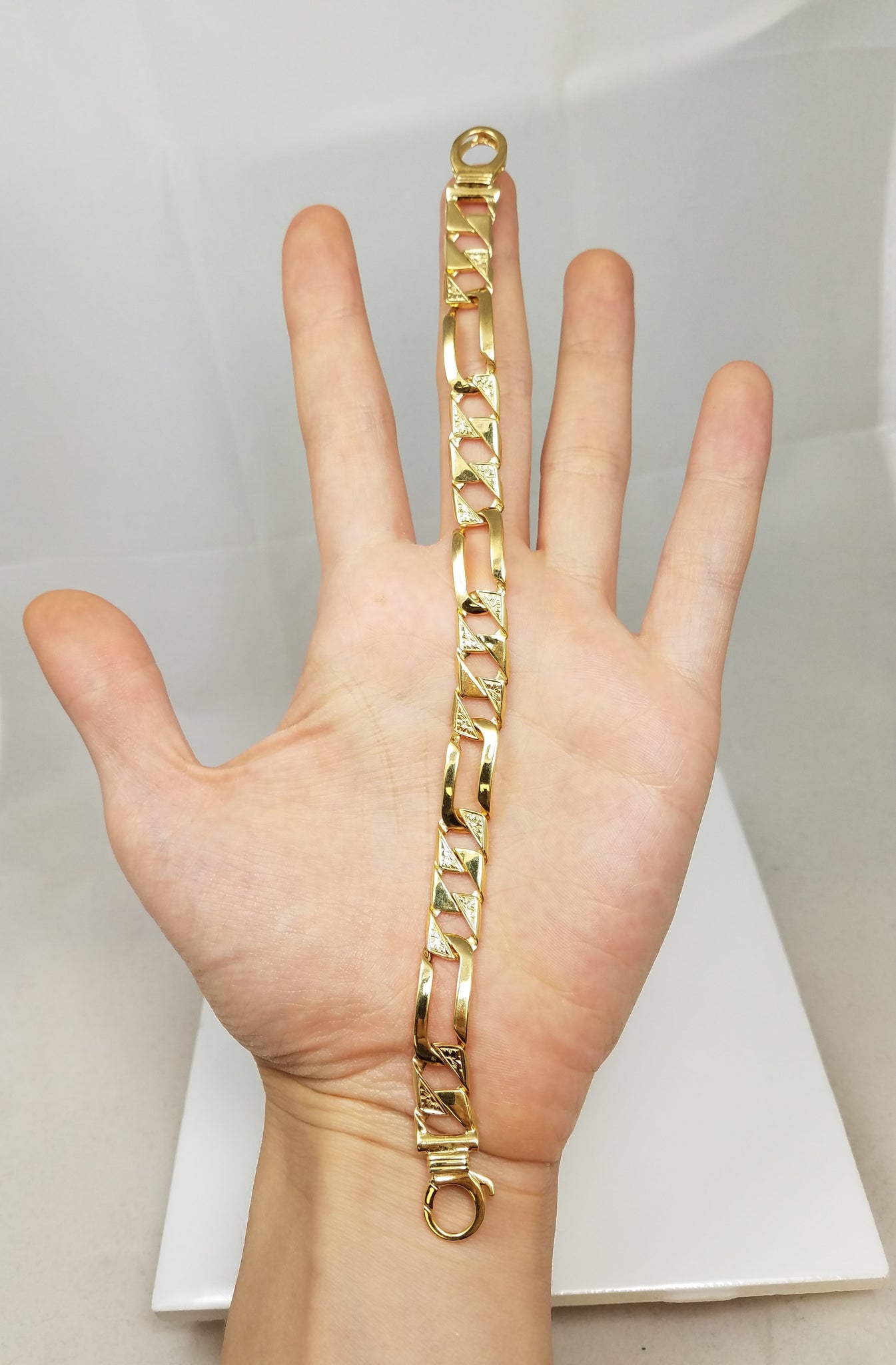 Grand 8" 10k Yellow Gold Fancy Textured Figaro Link Bracelet