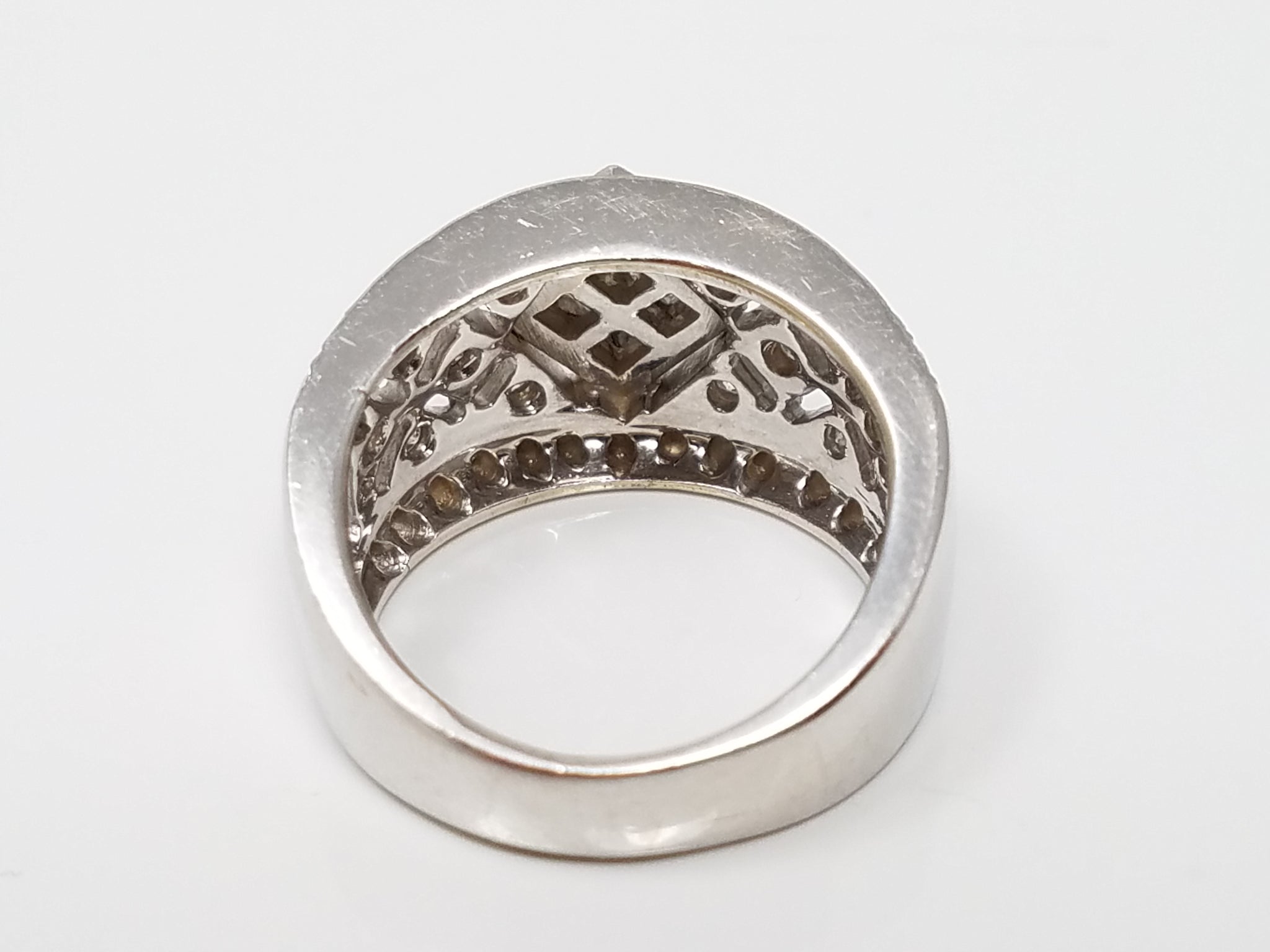 Exquisite 18k White Gold Natural Diamond Ring