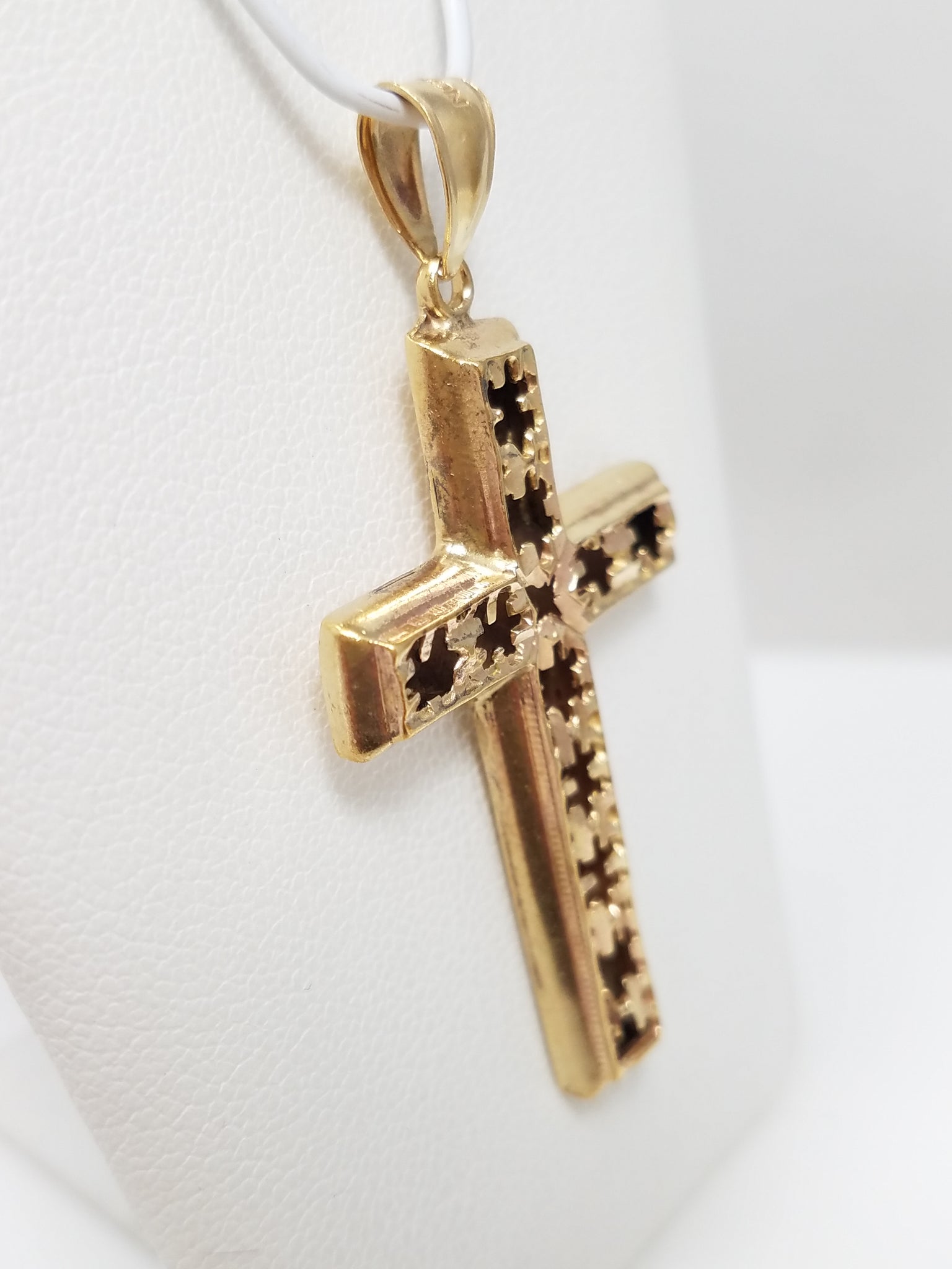 Majestic 10k Yellow Gold Cutout Cross Pendant