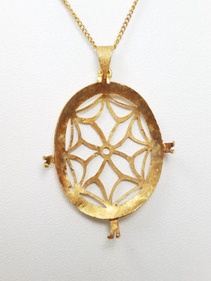 Lavish Vintage 15.75" 18k Yellow Gold Cutout Pendant Necklace Mount