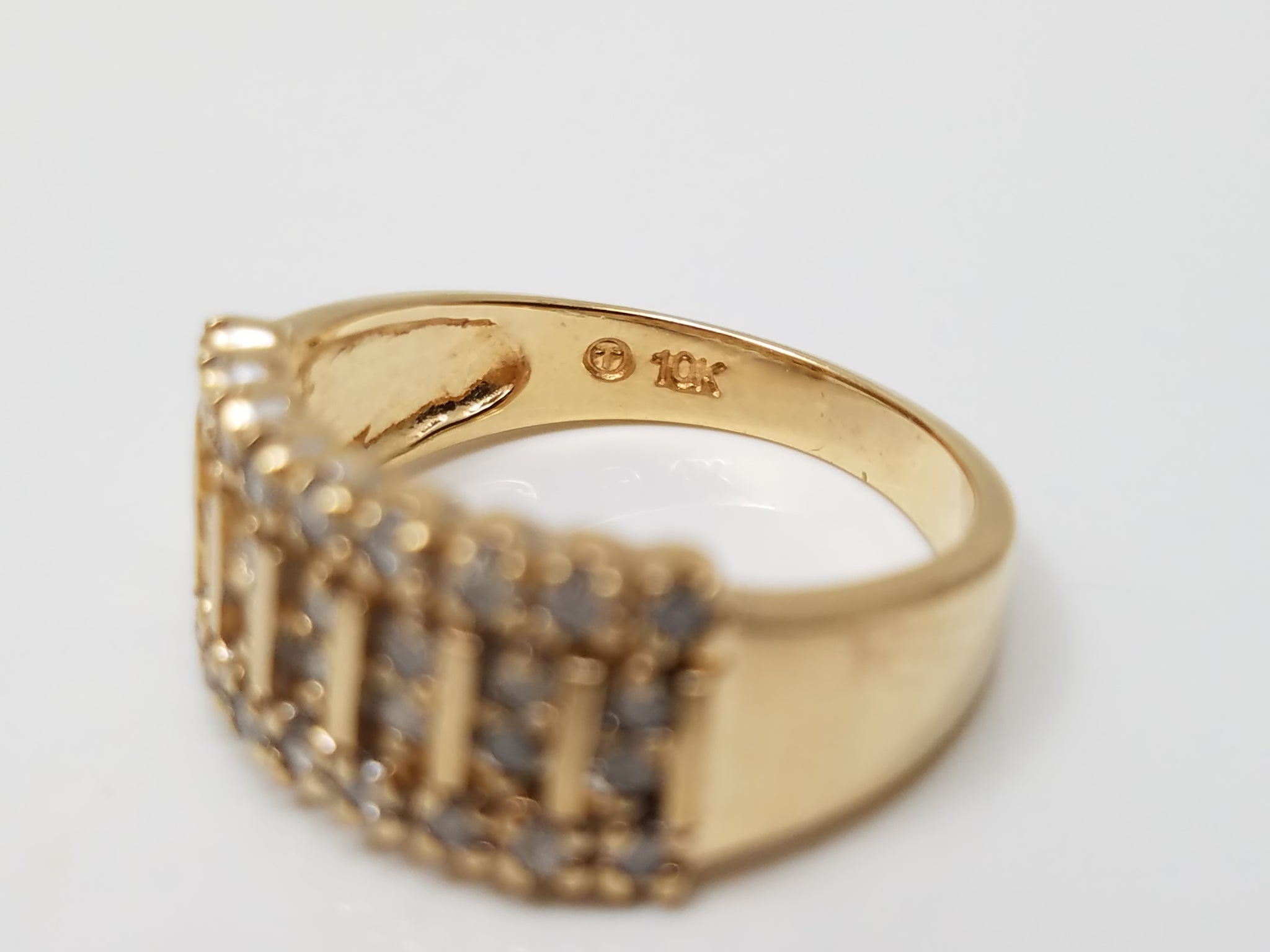 Exciting 10k Yellow Gold Natural Diamond Ring Band