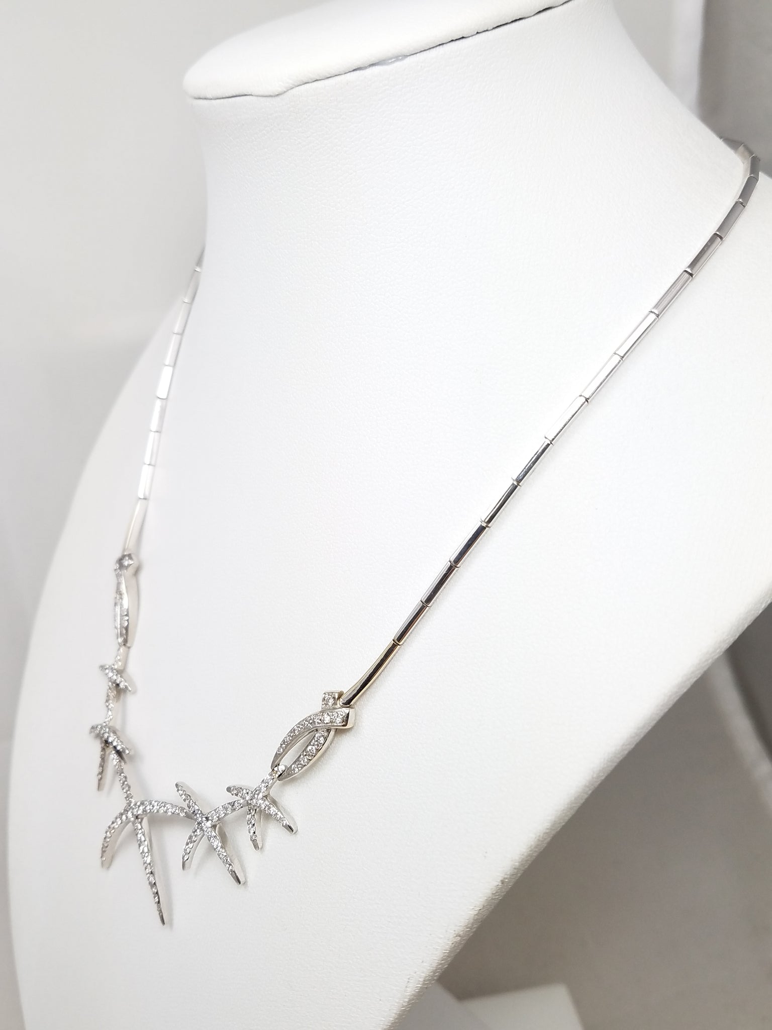 Fantastic 16.5" 18k White Gold 2ctw Natural Diamond Necklace