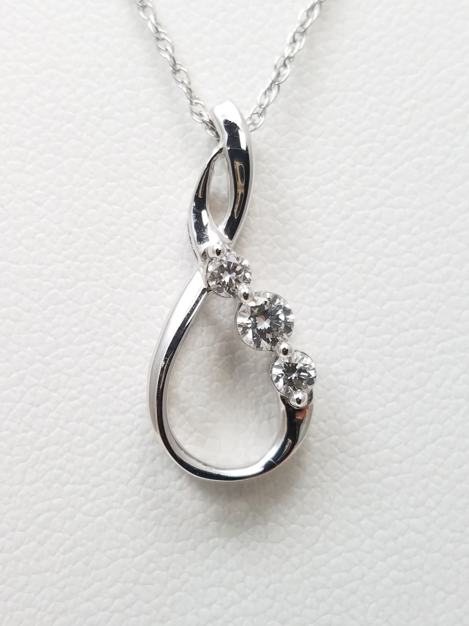 Dainty 18" 10k White Gold Natural Diamond Freeform Pendant Necklace