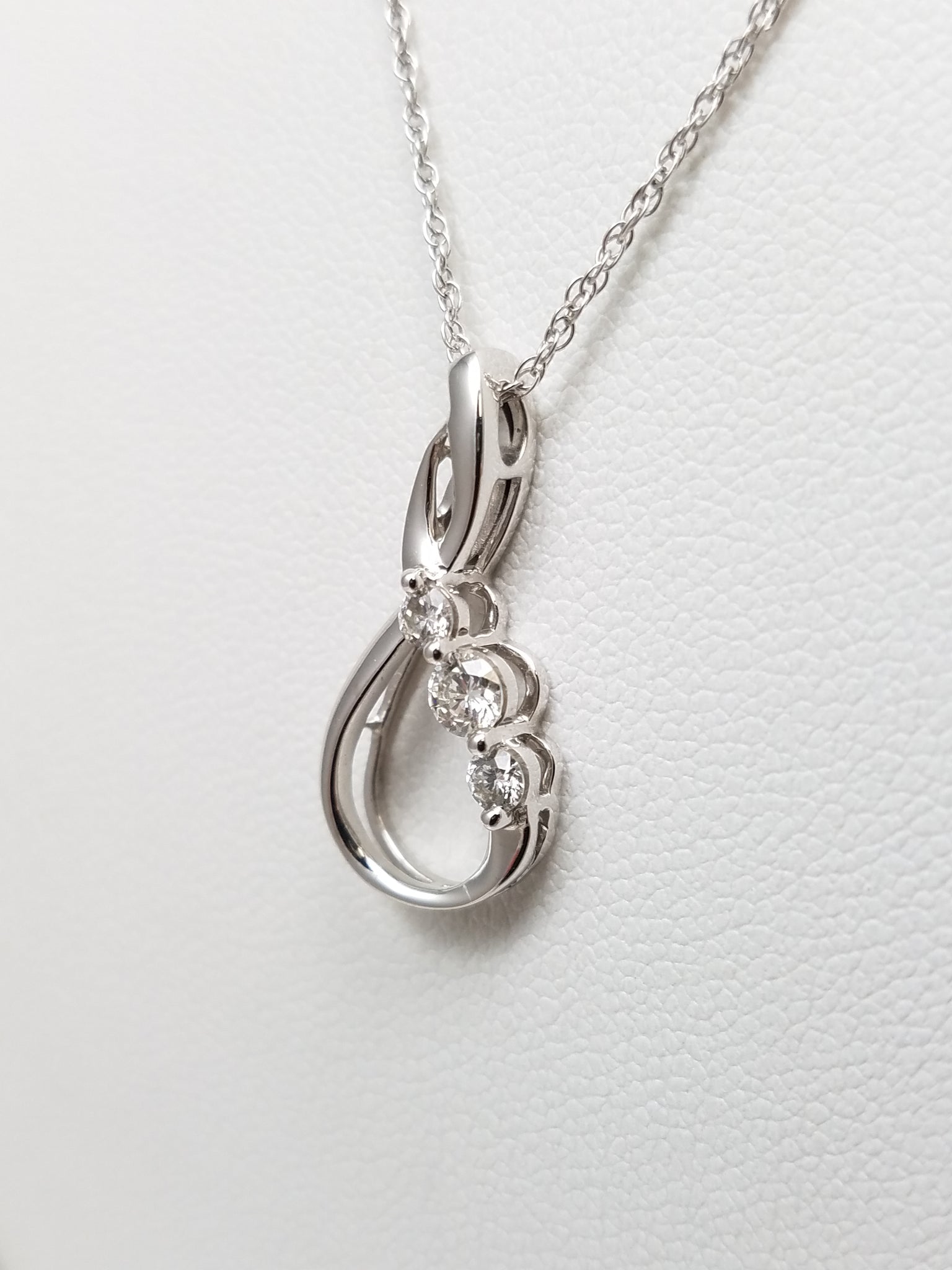 Dainty 18" 10k White Gold Natural Diamond Freeform Pendant Necklace