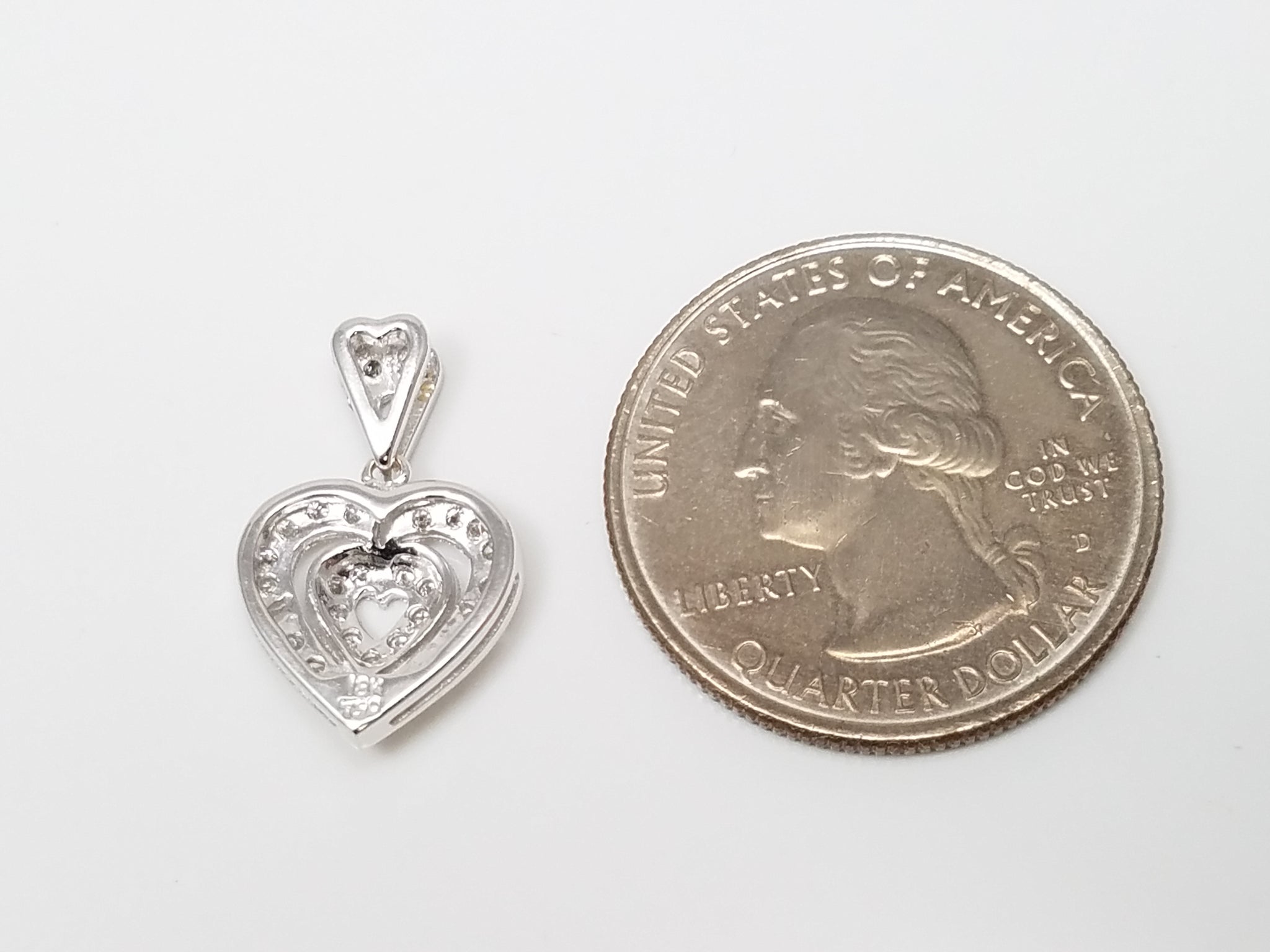 Lovely 18k White Gold Natural Diamond Heart Pendant