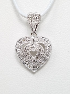 Lovely 18k White Gold Natural Diamond Heart Pendant