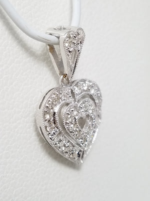 Lovely 18k White Gold Natural Diamond Heart Pendant