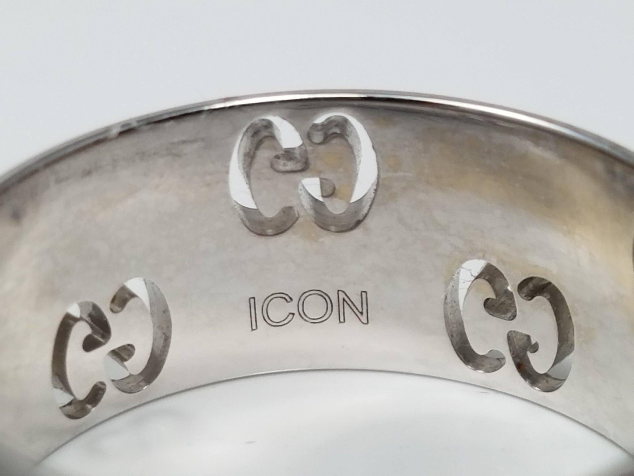 Gucci  "Icon" 18k White Gold Ring