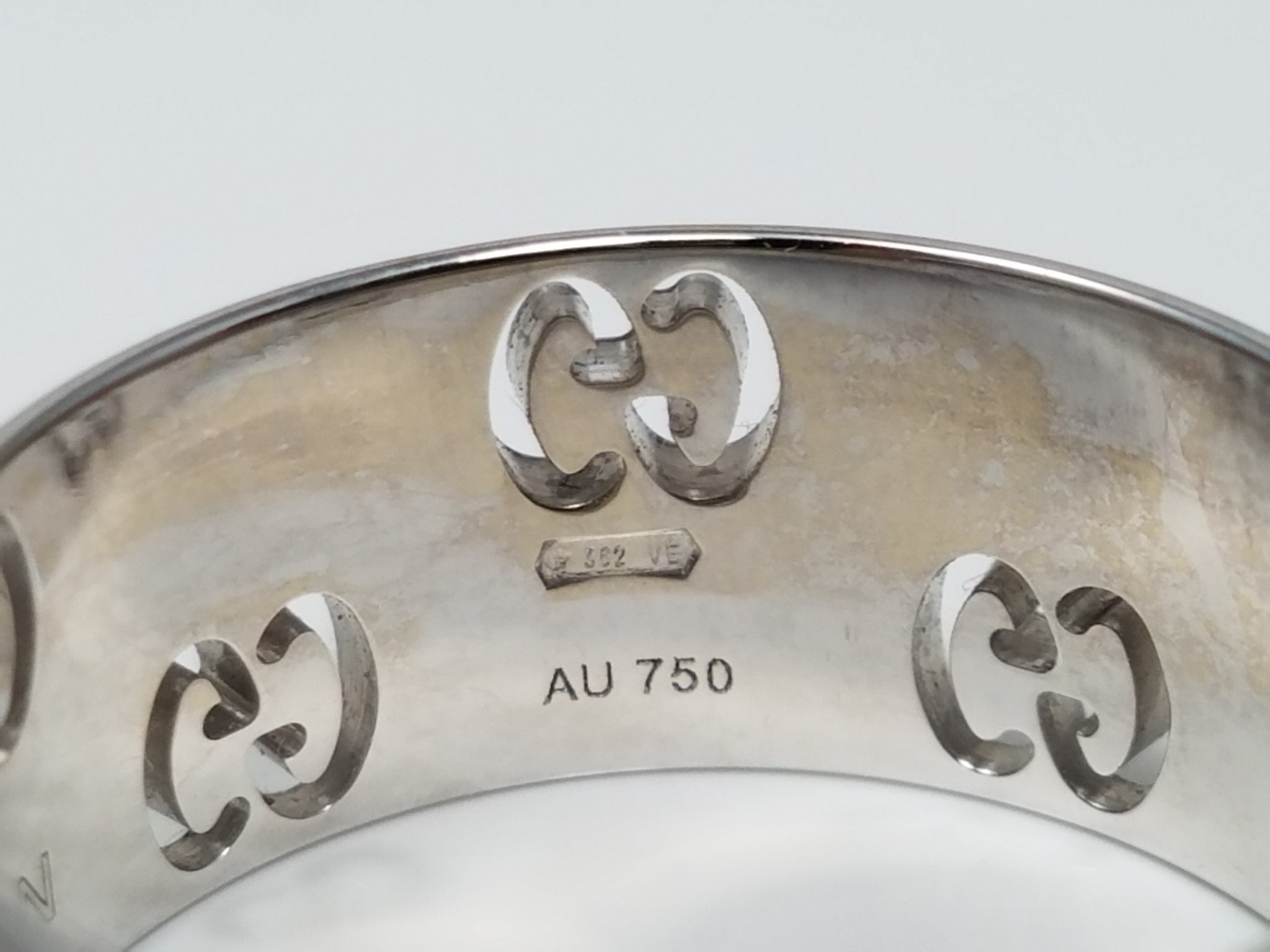 Gucci  "Icon" 18k White Gold Ring