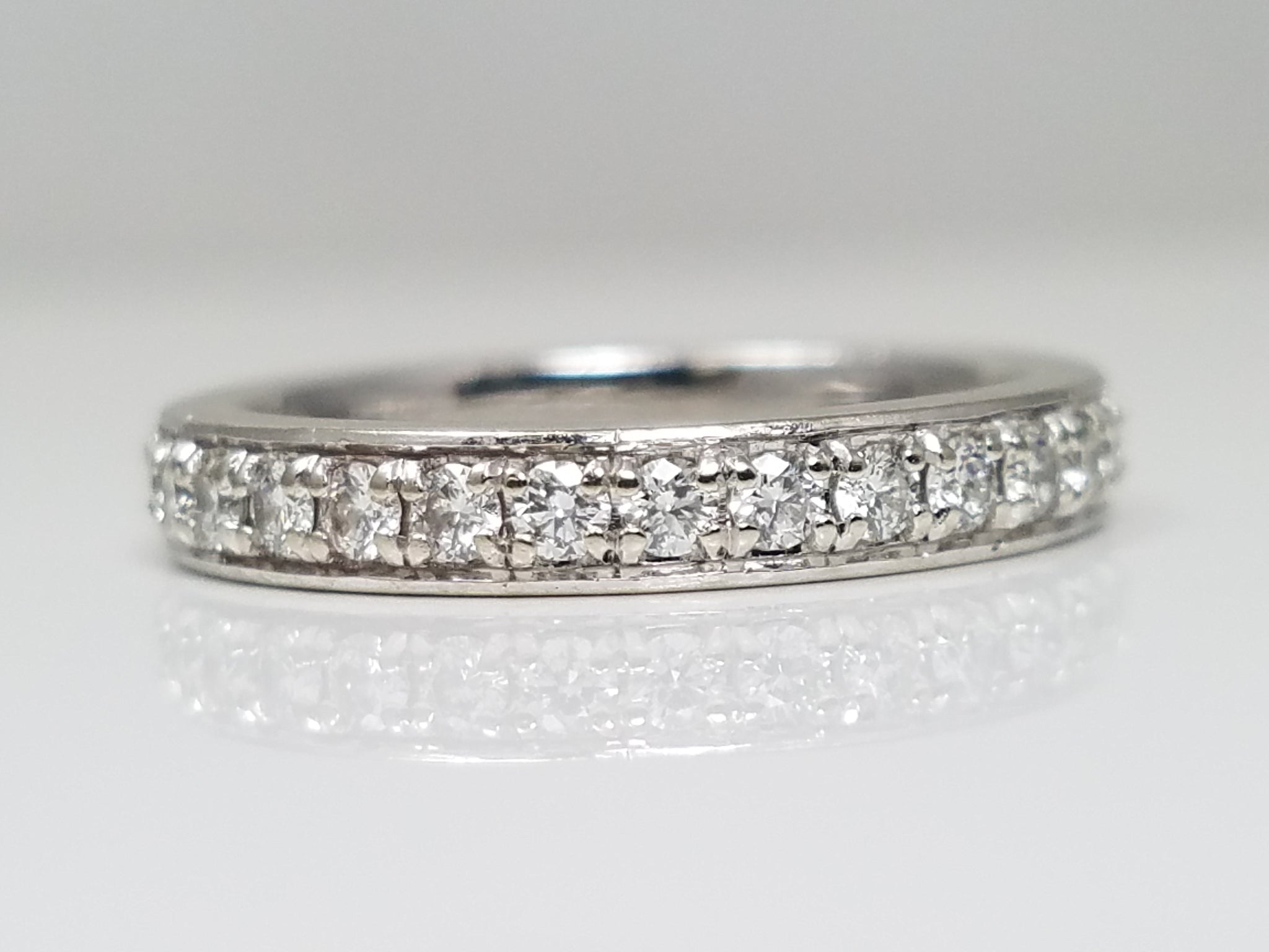 Brilliant 18k White Gold Natural Diamond Anniversary Ring Band