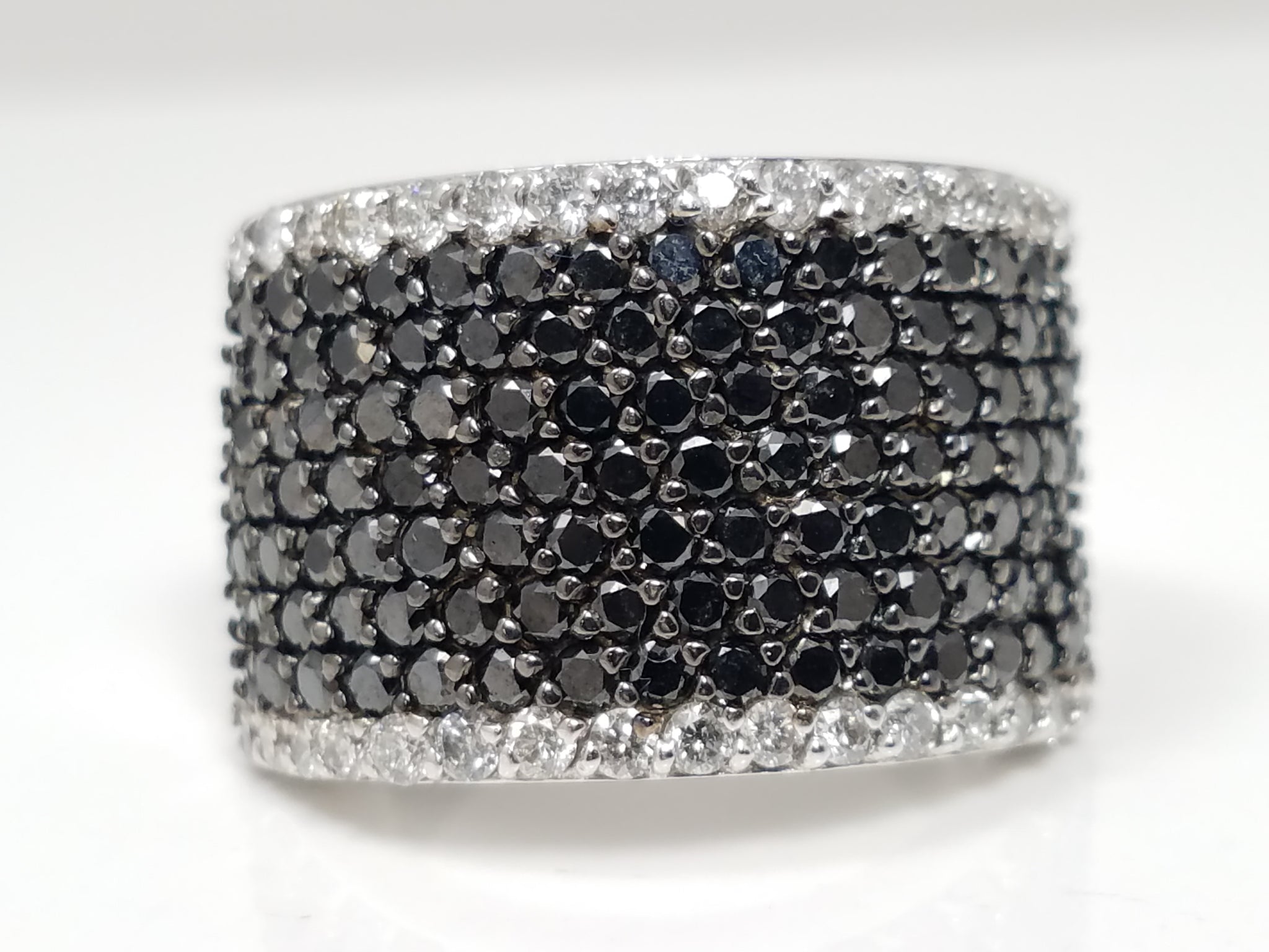 EFFY $4,000 Retail Stunning 14k White Gold Natural Diamond Ring Band