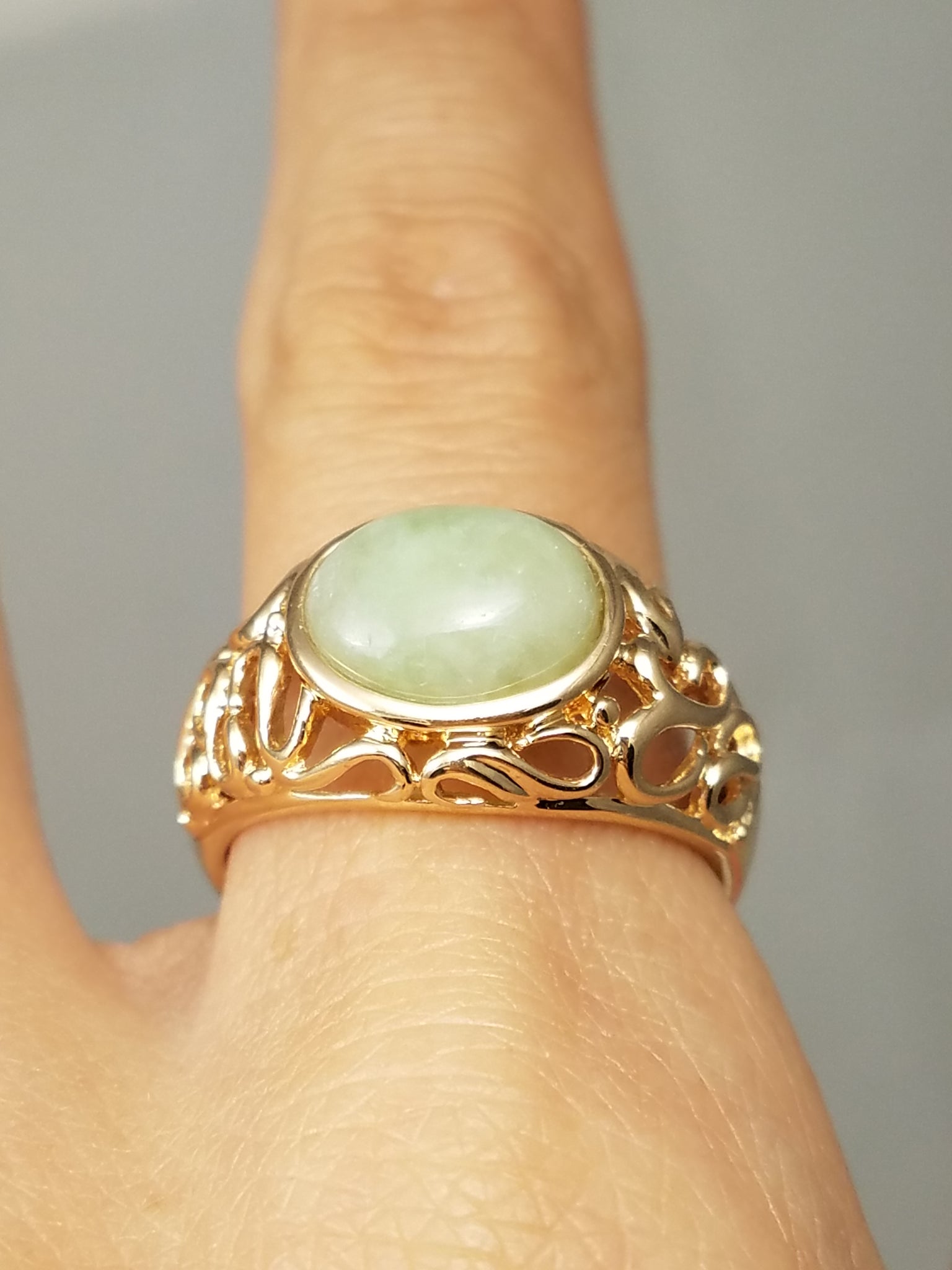 Extravagant 14k Yellow Gold Natural Jade Pierced Ring