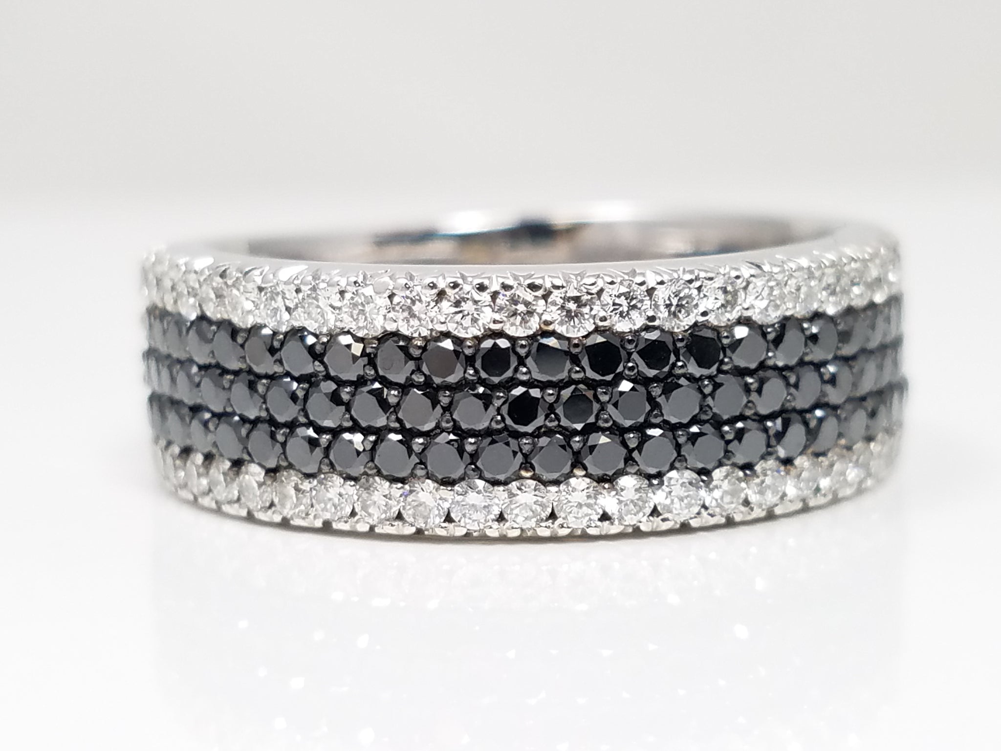 Outstanding 14k White Gold Natural Diamond Ring Band