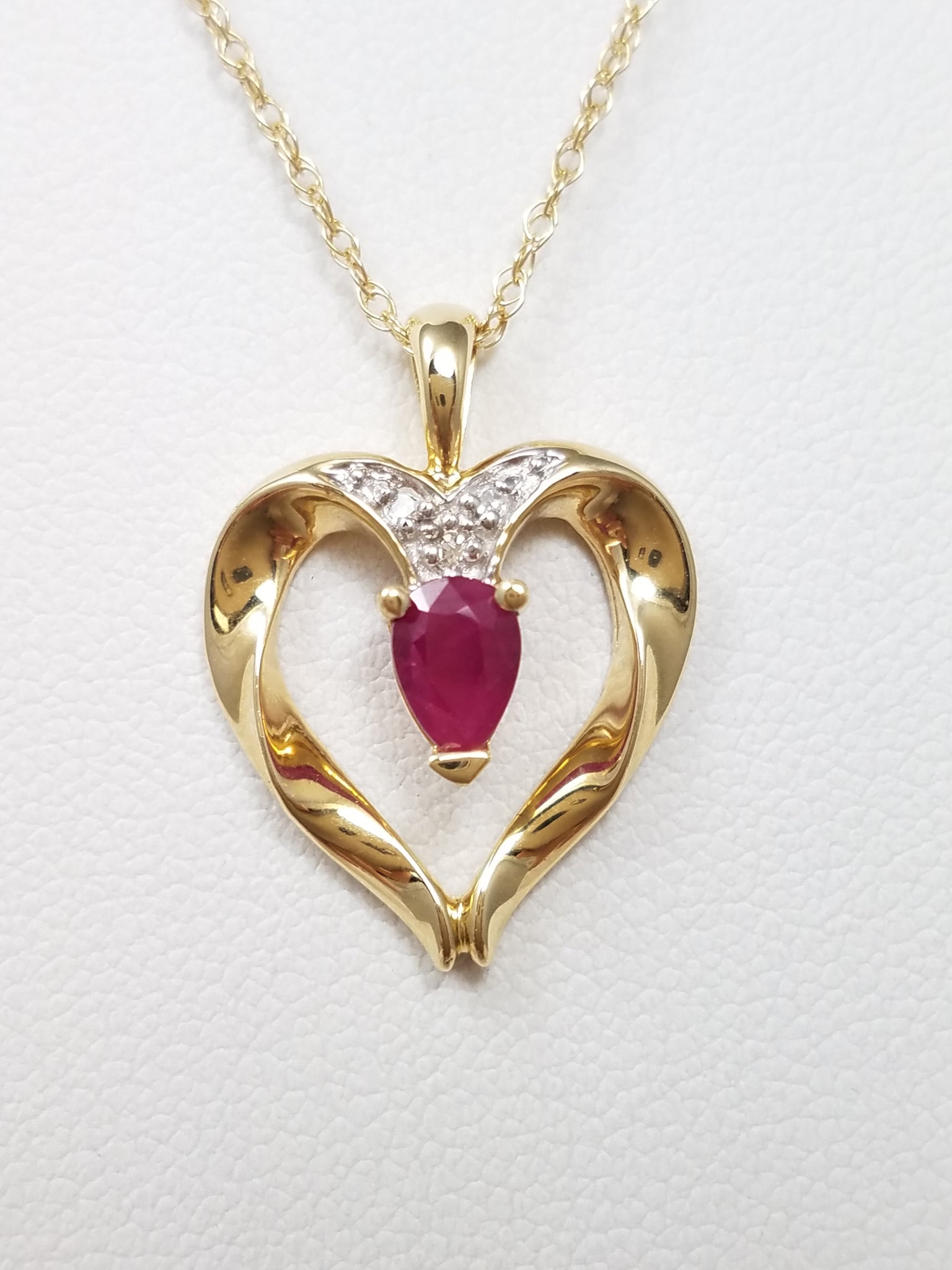 Precious 16" 14k Yellow Gold Natural Ruby Diamond Pendant Necklace