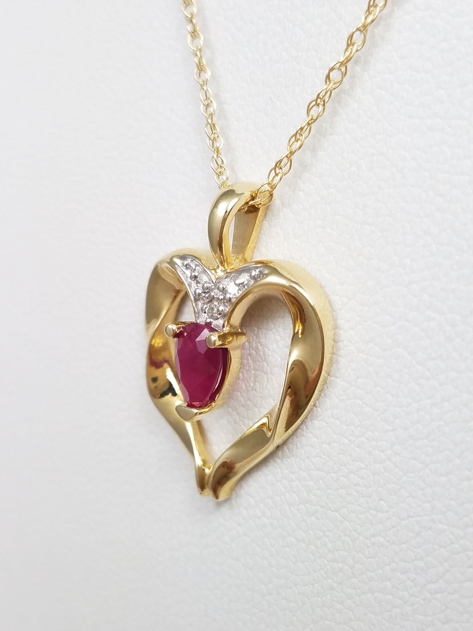 Precious 16" 14k Yellow Gold Natural Ruby Diamond Pendant Necklace