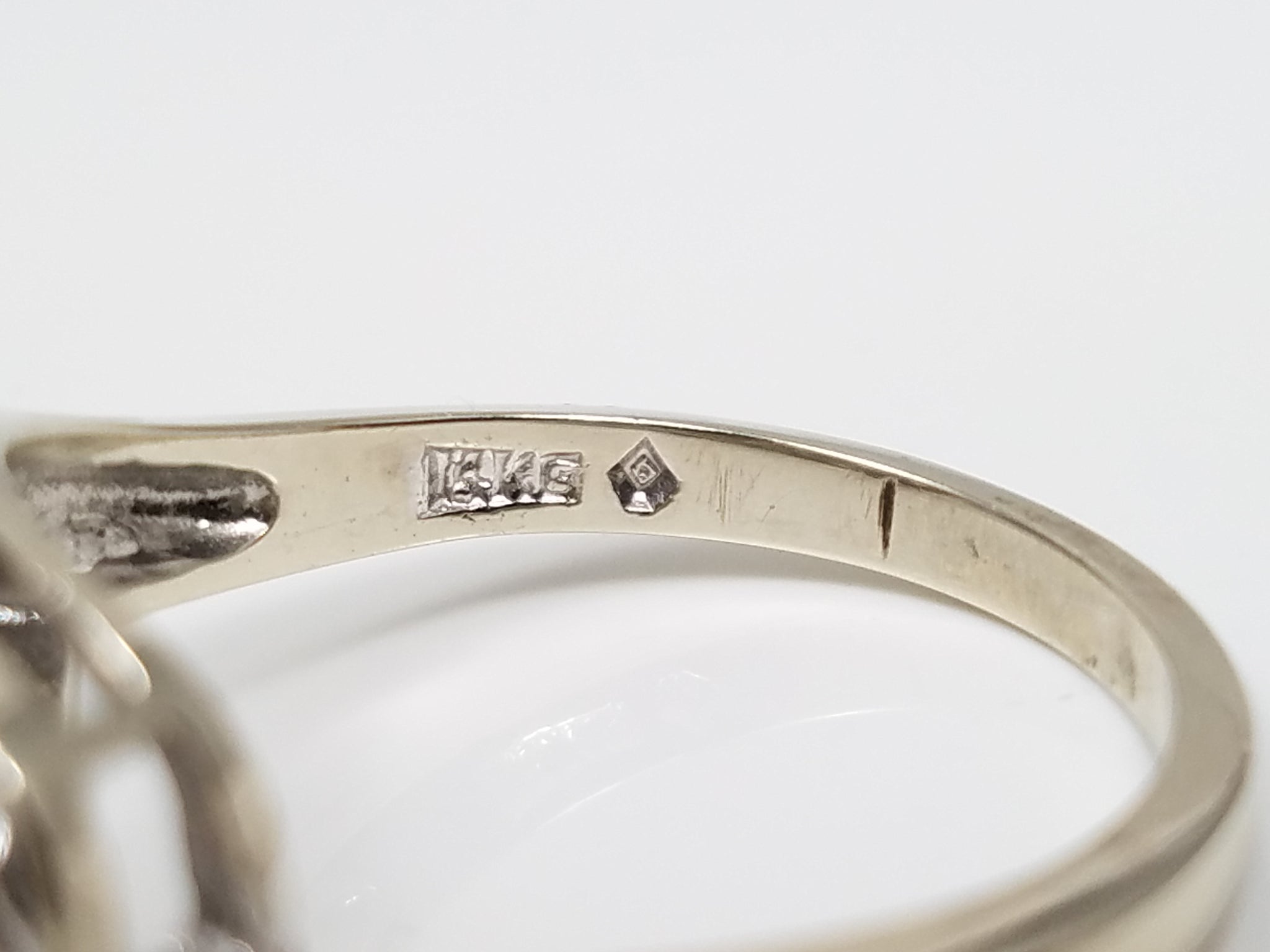 Lovely Vintage 14k White Gold Natural Diamond Wedding Ring Band