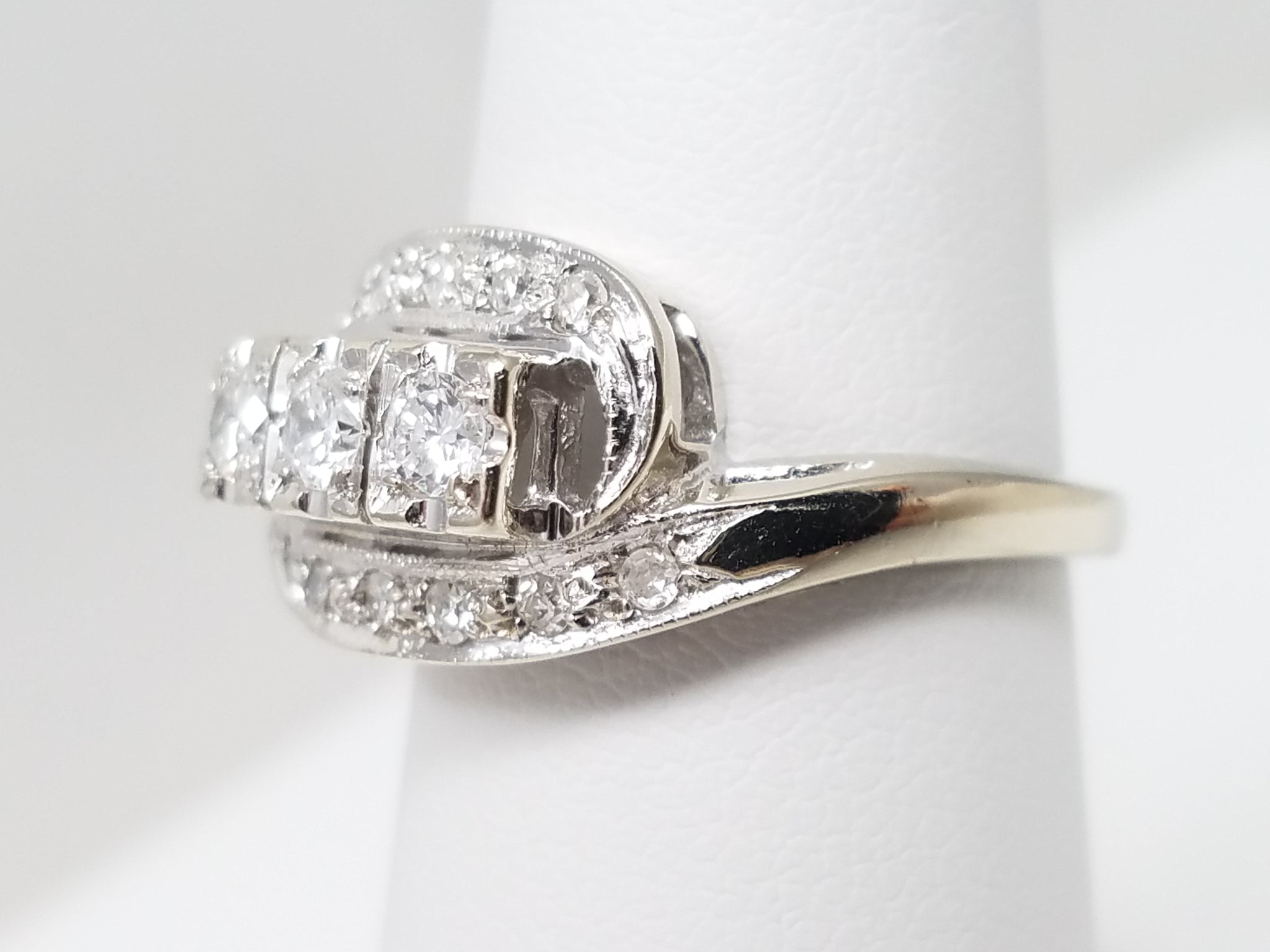 Lovely Vintage 14k White Gold Natural Diamond Wedding Ring Band