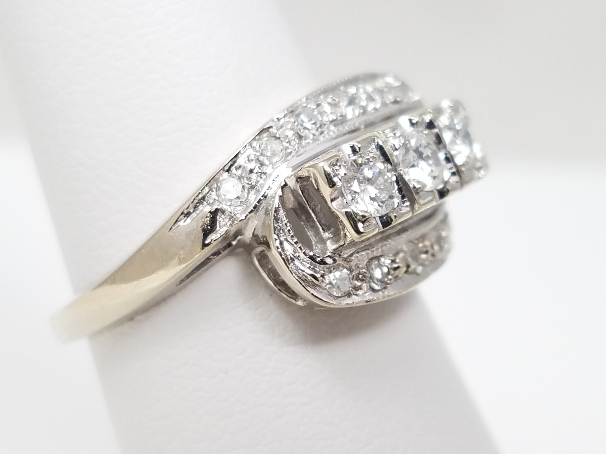 Lovely Vintage 14k White Gold Natural Diamond Wedding Ring Band