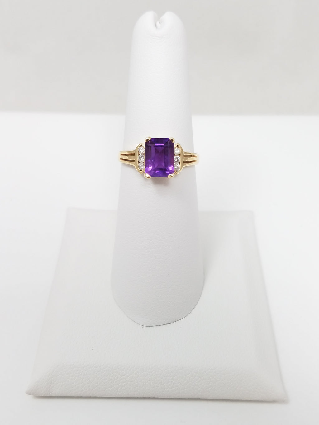 Soothing 14k Yellow Gold Natural Amethyst Diamond Ring