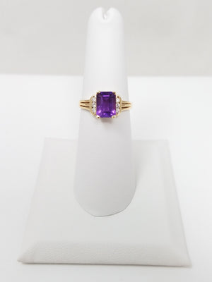 Soothing 14k Yellow Gold Natural Amethyst Diamond Ring