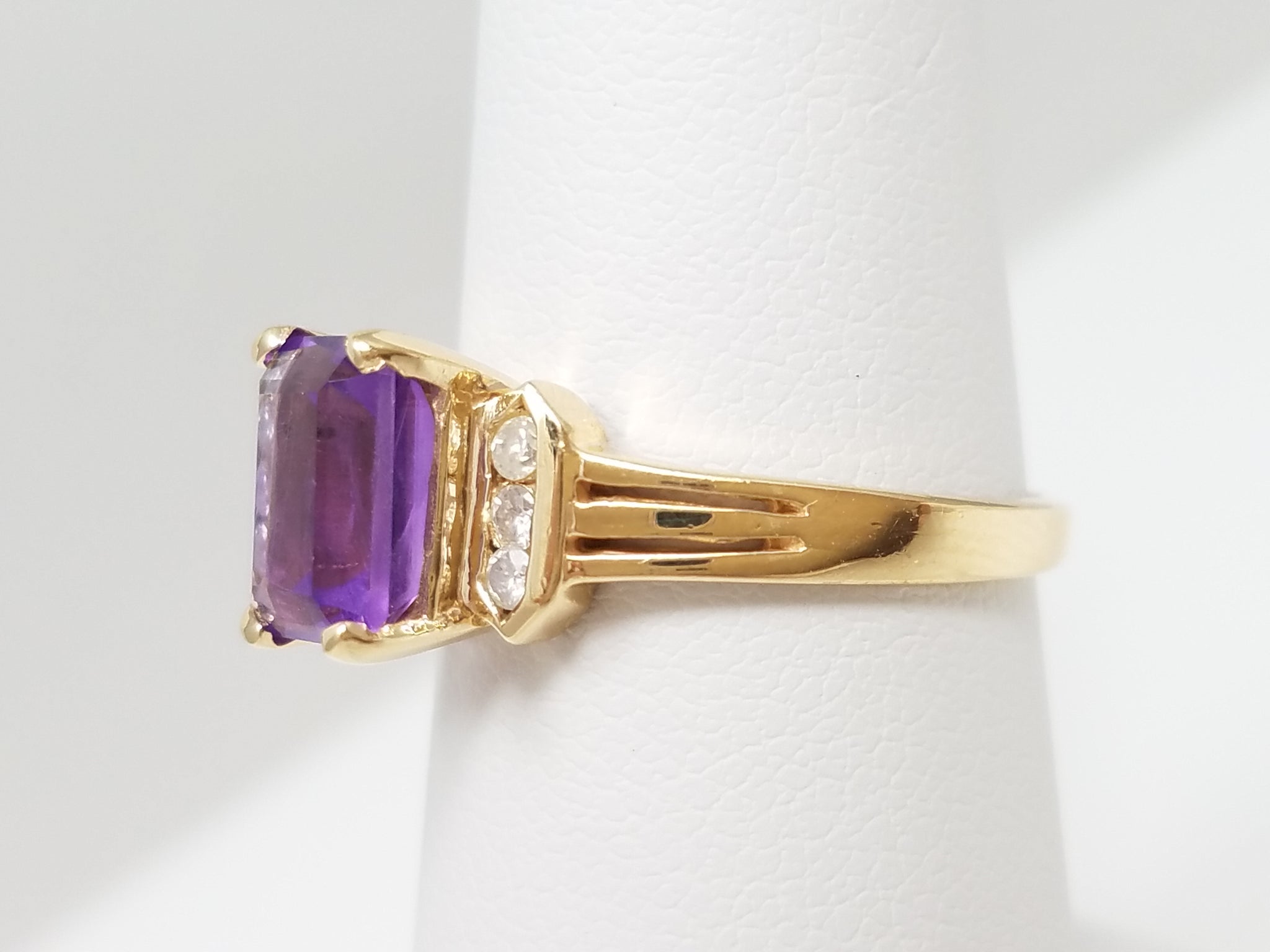 Soothing 14k Yellow Gold Natural Amethyst Diamond Ring