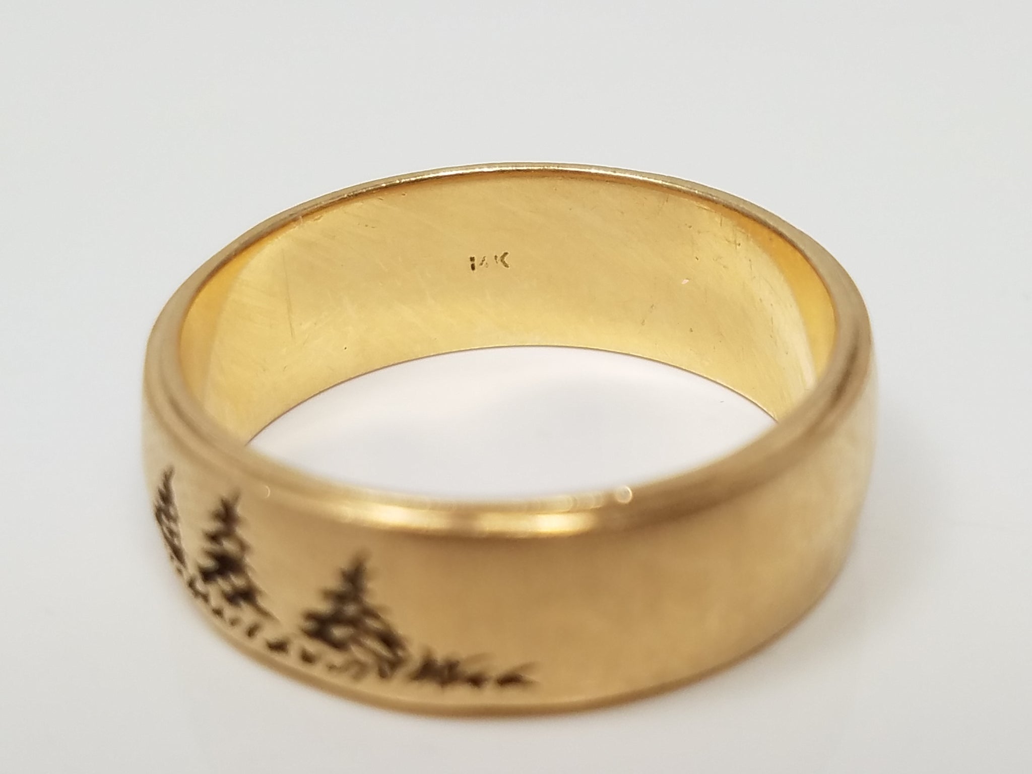 Men's Outdoorsy 14k Yellow Gold Wedding Band