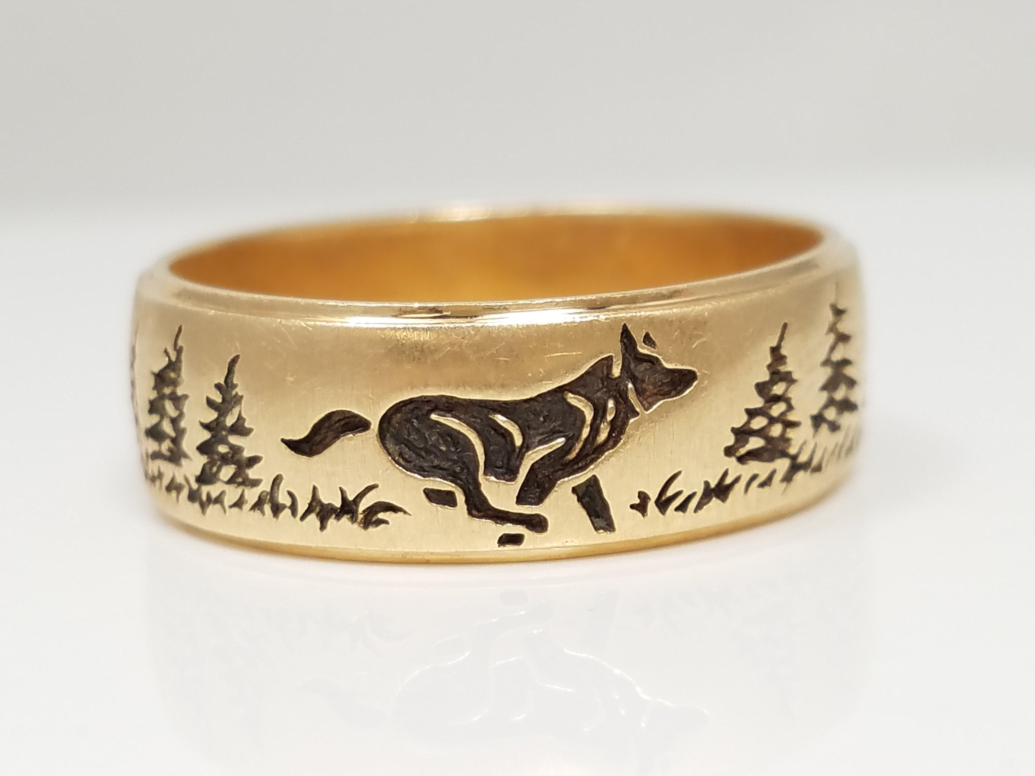 Men's Outdoorsy 14k Yellow Gold Wedding Band