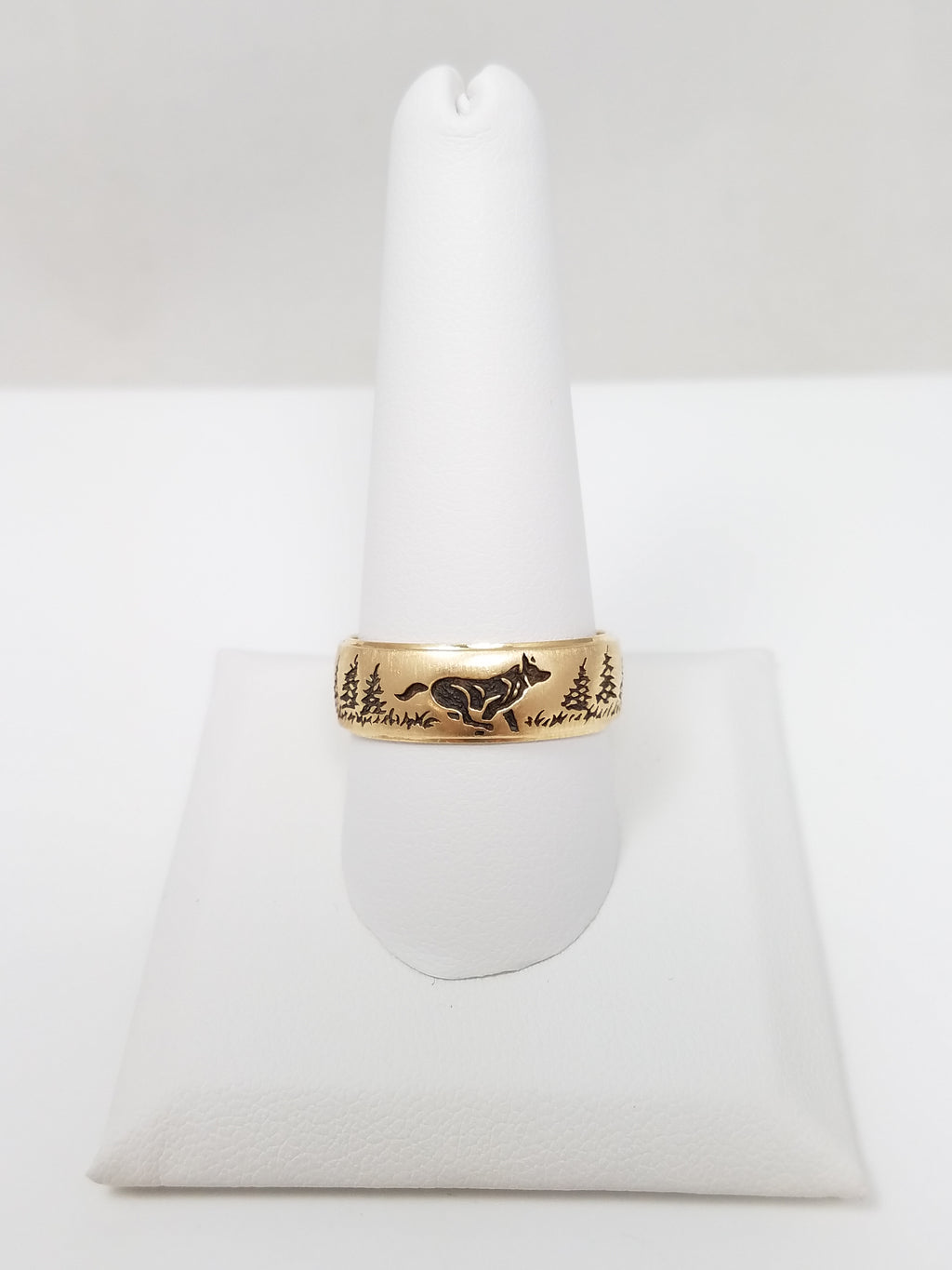 Men's Outdoorsy 14k Yellow Gold Wedding Band