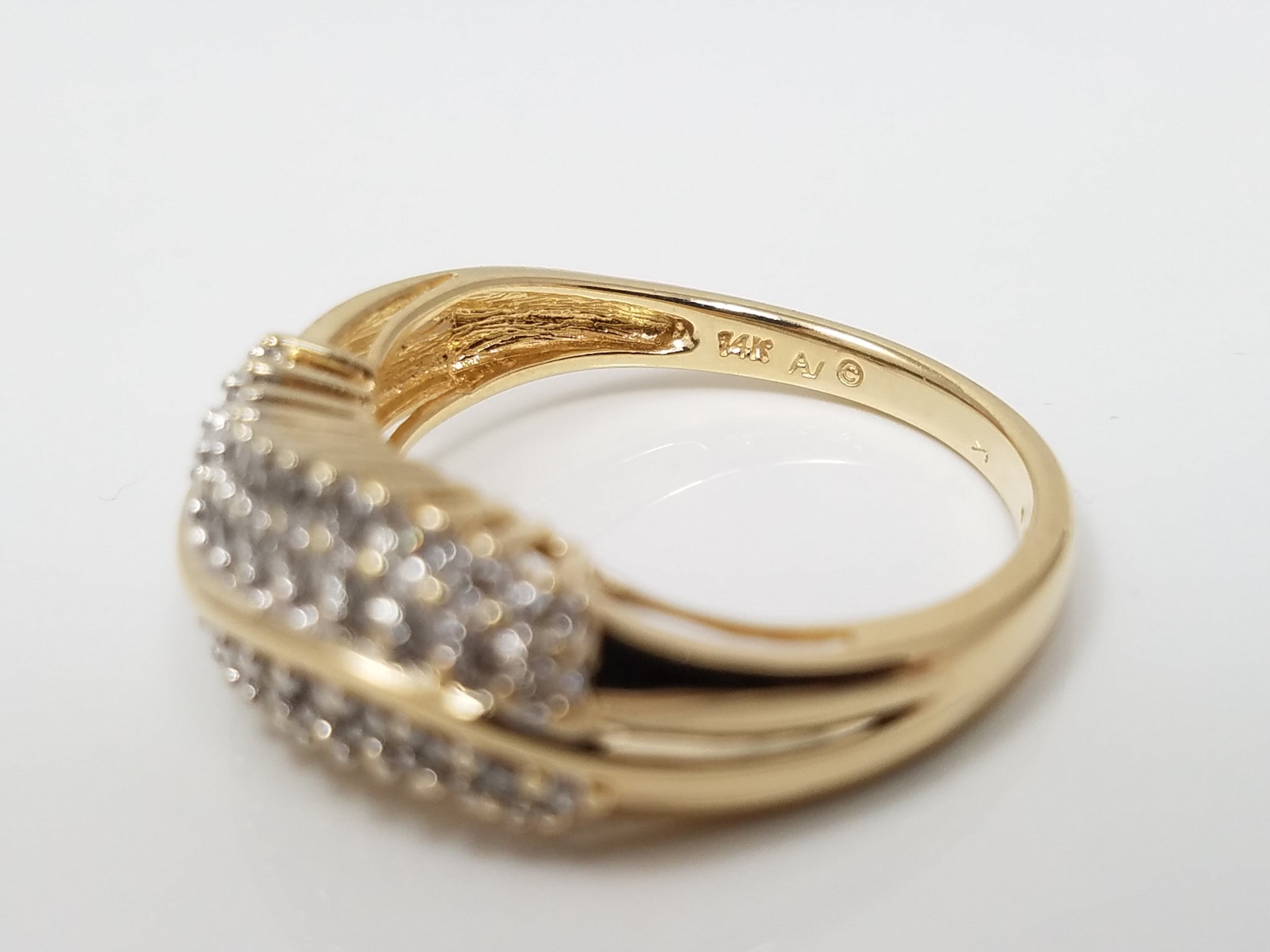 Attractive 14k Yellow Gold Natural Diamond Wave Ring