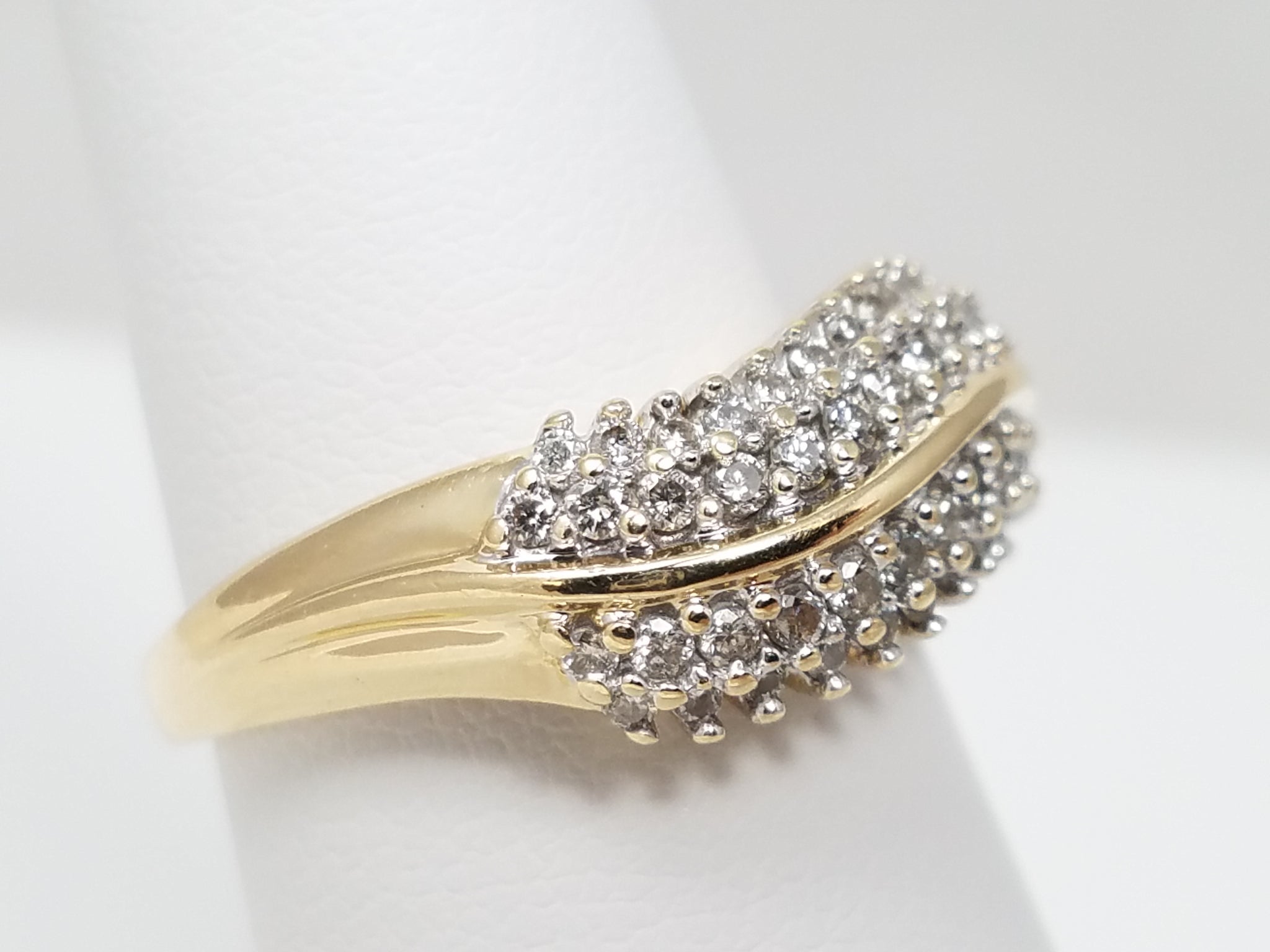 Attractive 14k Yellow Gold Natural Diamond Wave Ring