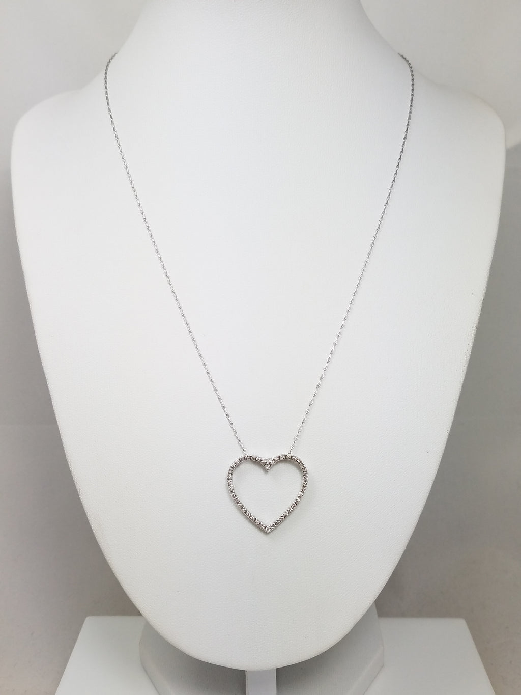 Lovely 14k White Gold Natural Diamond Pendant Heart 18" Necklace