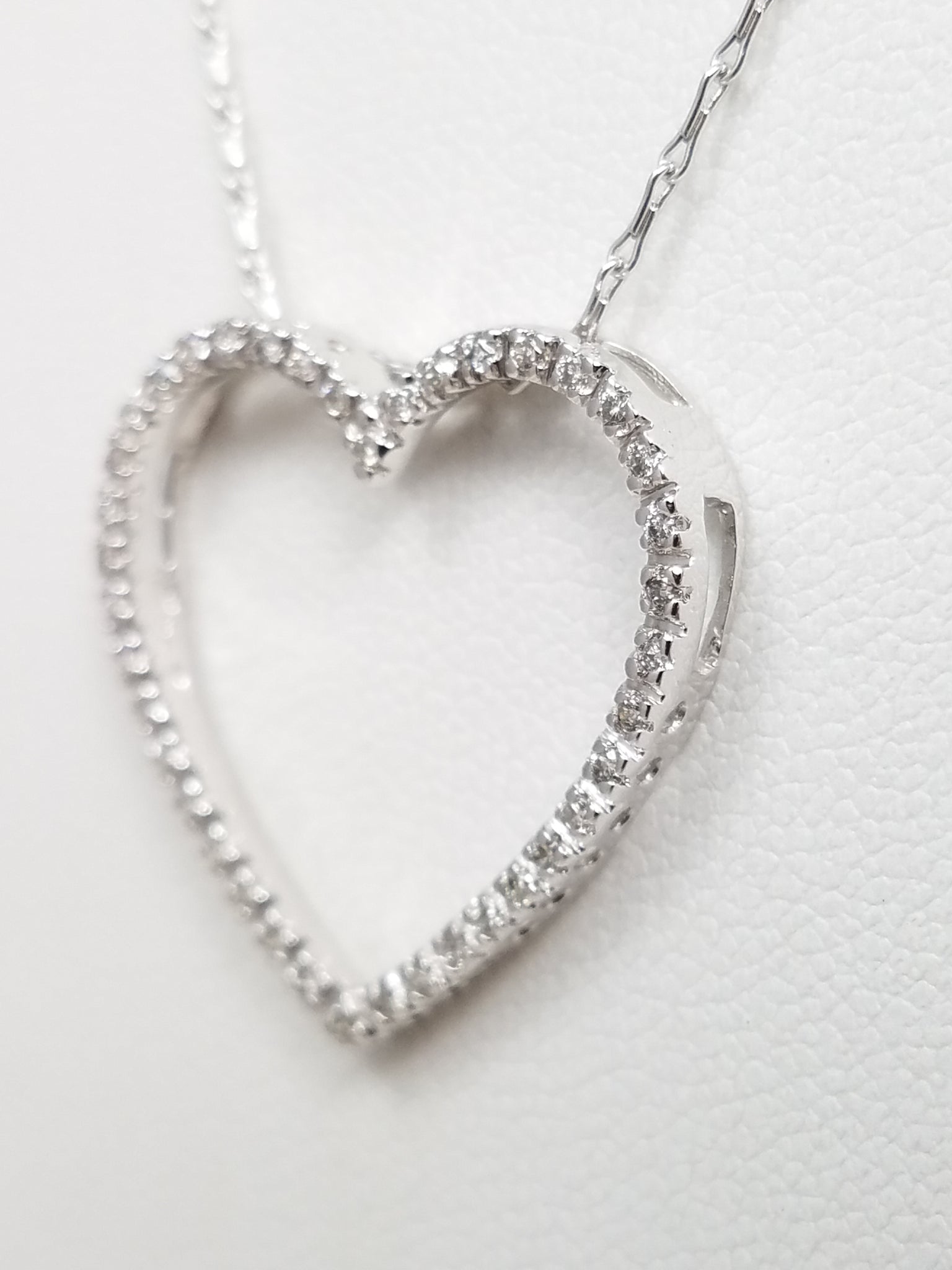 Lovely 14k White Gold Natural Diamond Pendant Heart 18" Necklace