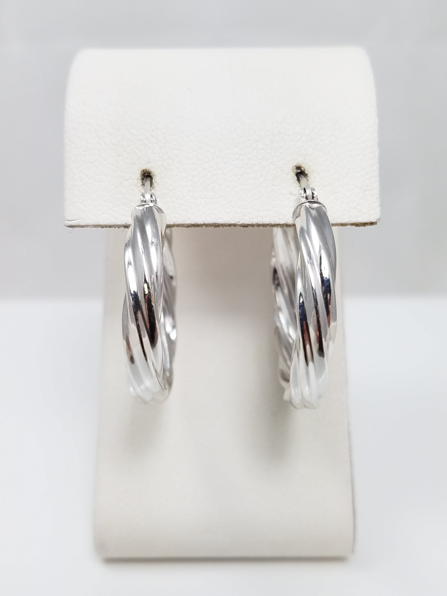 Spiral Hoop Earrings in 14k White Gold