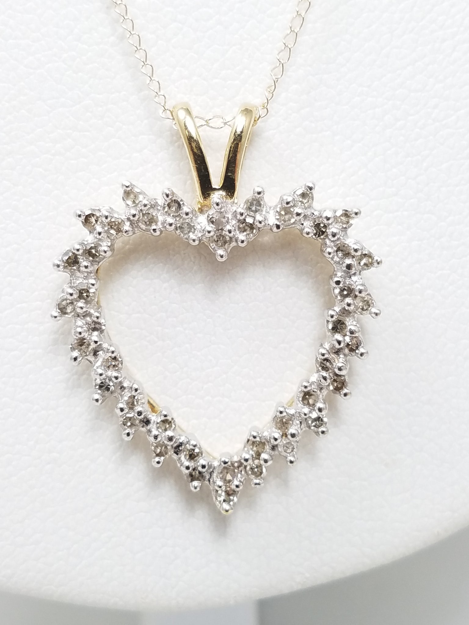 Lovely 10k Yellow Gold Diamond Heart Pendant Necklace