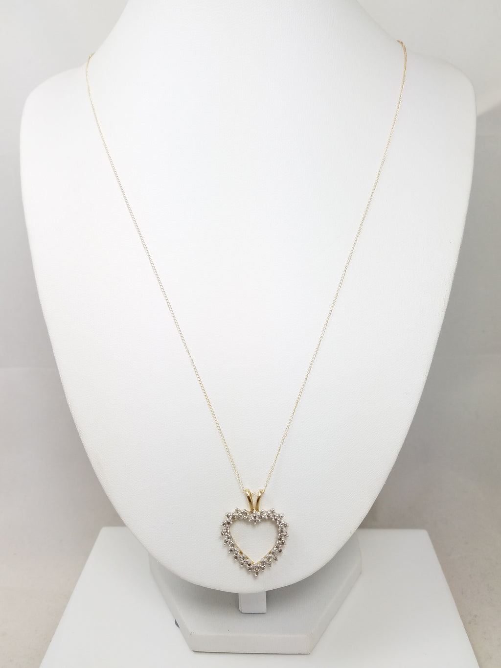 Lovely 10k Yellow Gold Diamond Heart Pendant Necklace