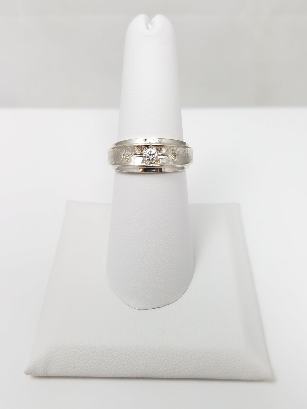 Fashionable 14k White Gold Natural Diamond Wedding Ring Band