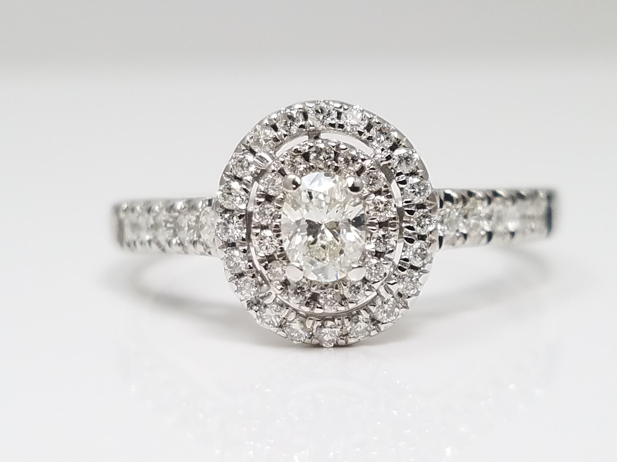 Exquisite 14k White Gold Natural Diamond Engagement Ring