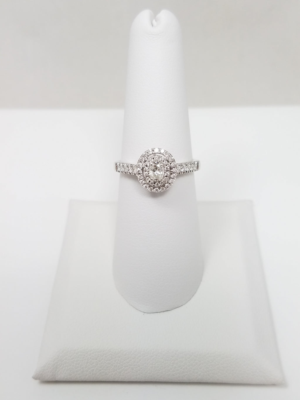 Exquisite 14k White Gold Natural Diamond Engagement Ring