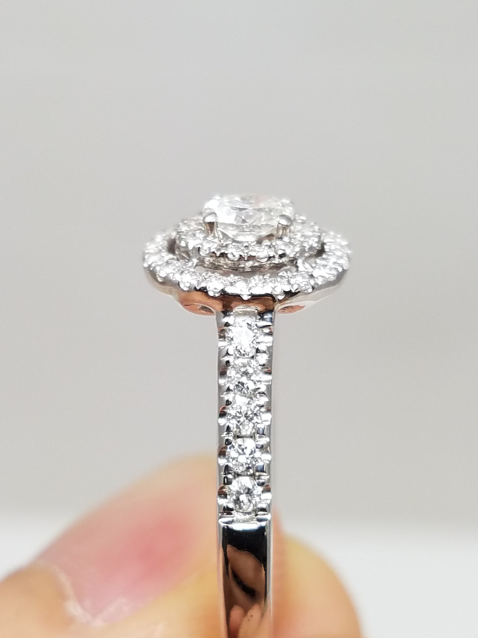 Exquisite 14k White Gold Natural Diamond Engagement Ring