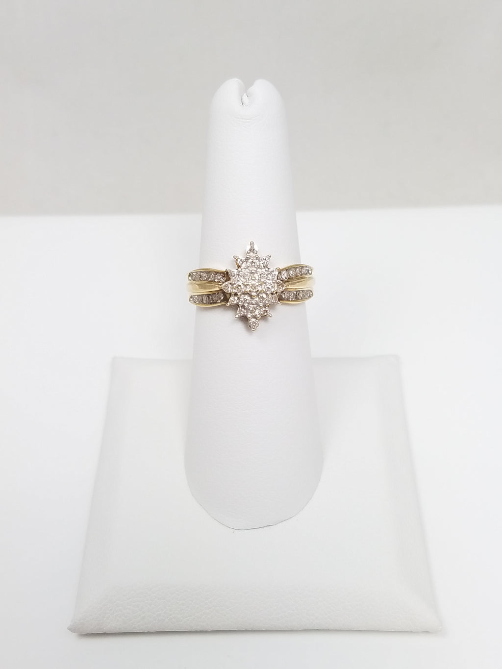 Stylish 10k Yellow Gold Natural Diamond Cluster Ring