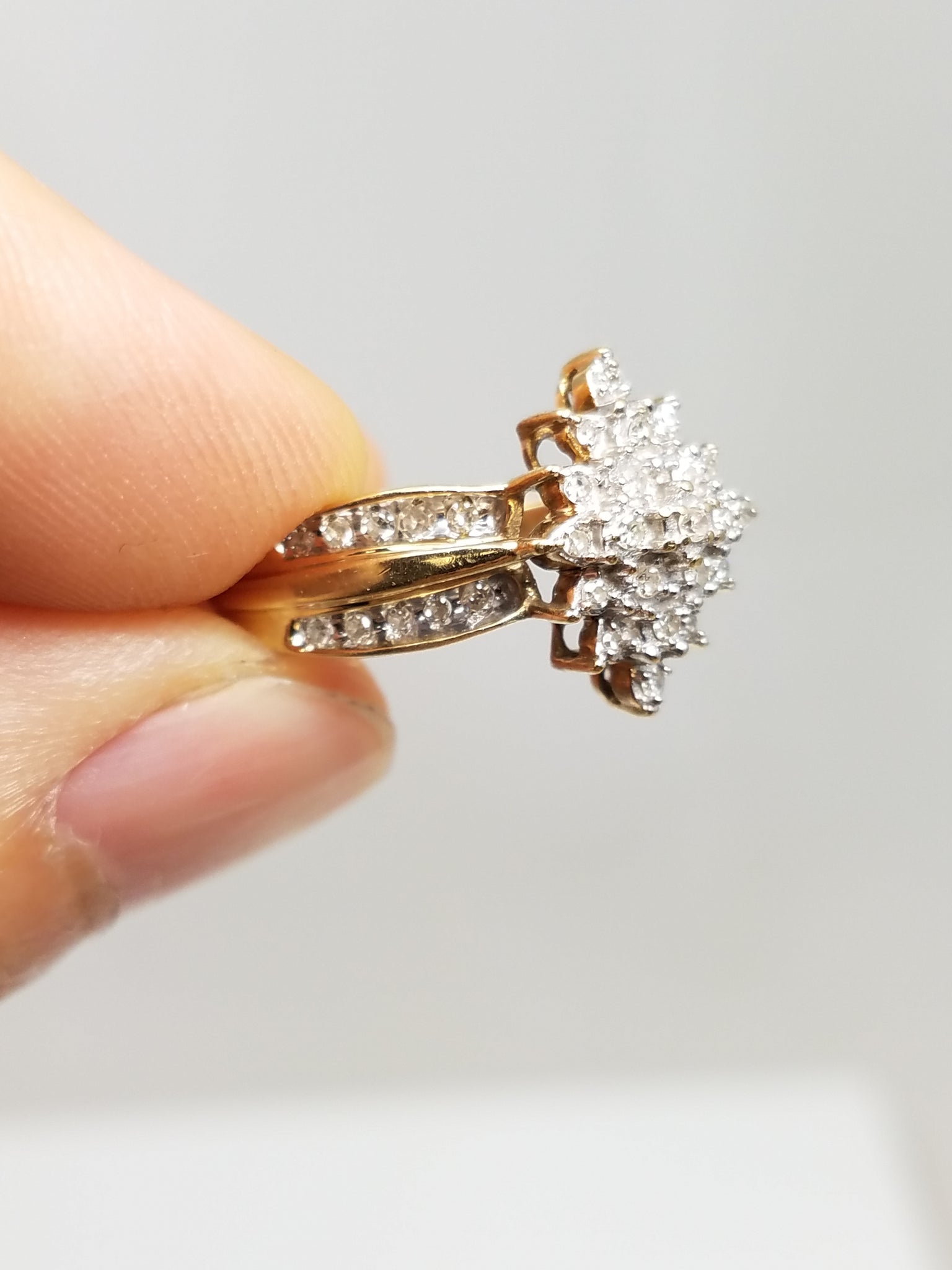 Stylish 10k Yellow Gold Natural Diamond Cluster Ring
